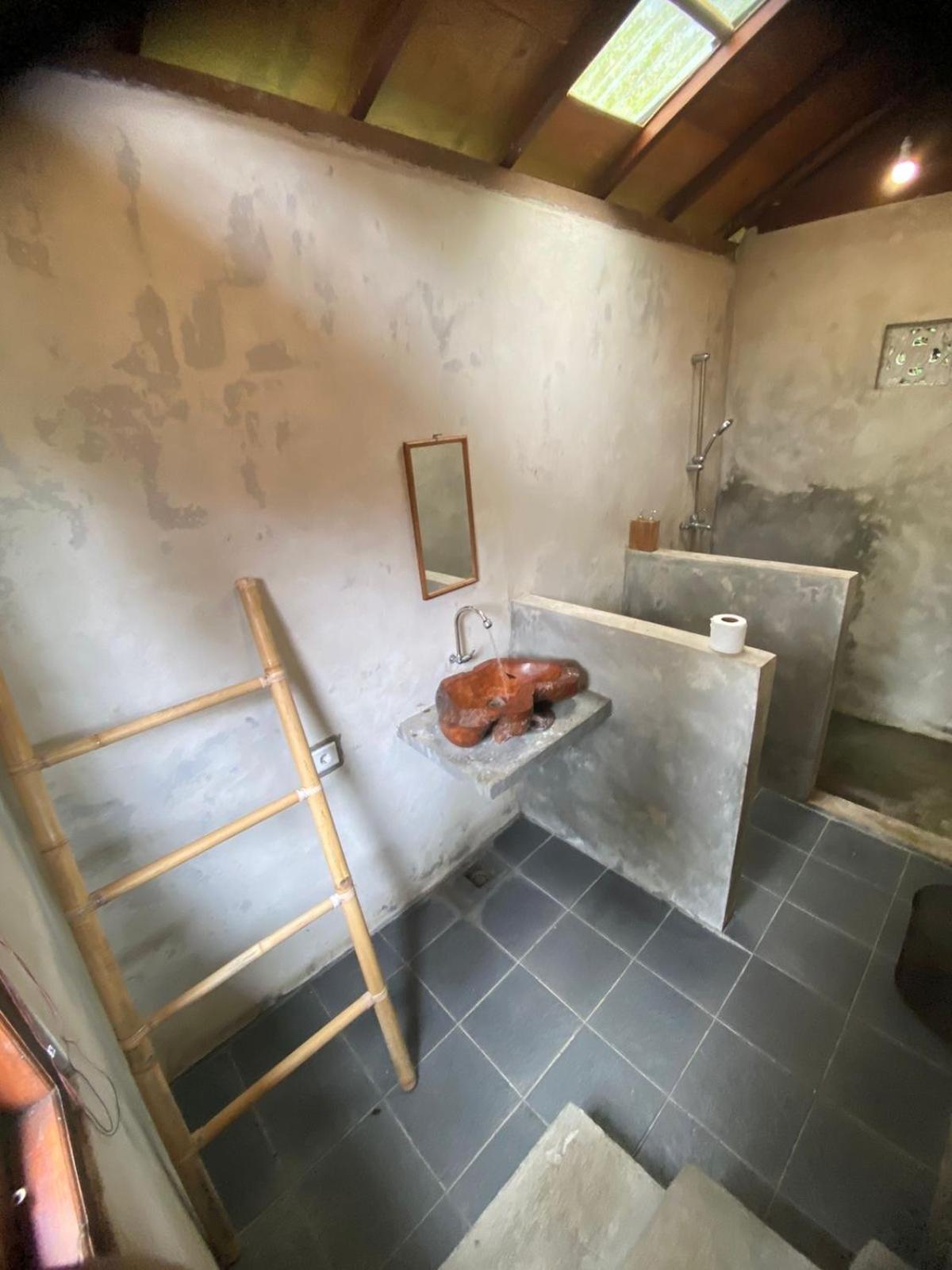Uma D'Nyuh Homestay 싱가라자 외부 사진
