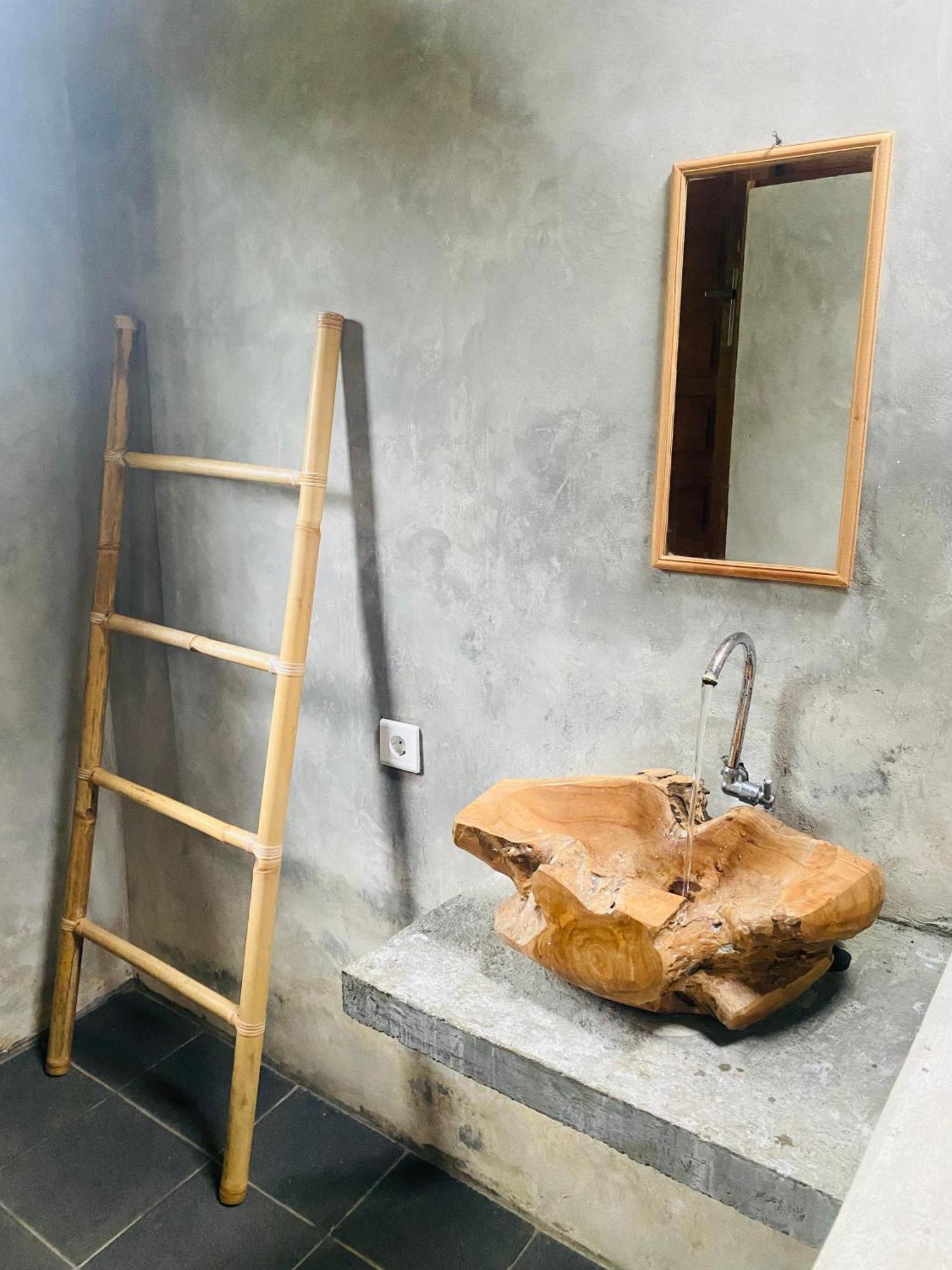 Uma D'Nyuh Homestay 싱가라자 외부 사진
