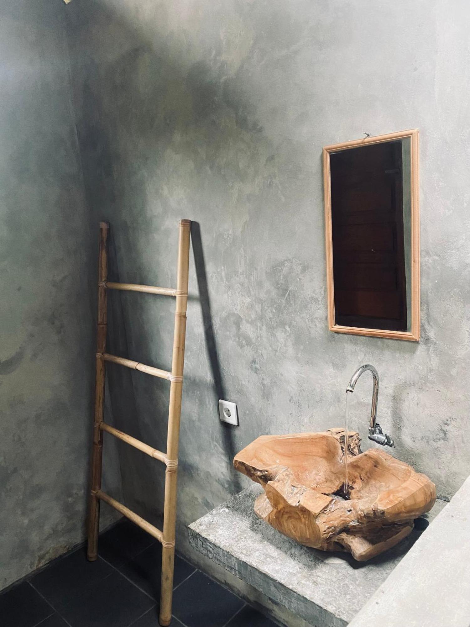 Uma D'Nyuh Homestay 싱가라자 외부 사진