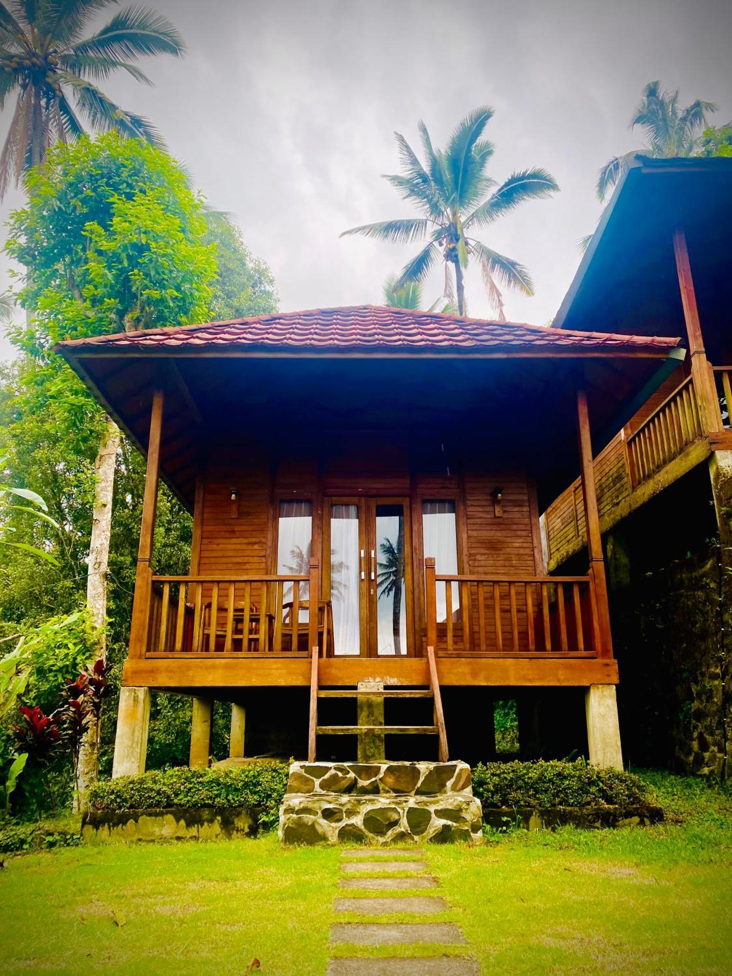 Uma D'Nyuh Homestay 싱가라자 외부 사진